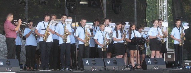 Na scenie zaprezentowała się także miejscowa, młodzieżowa Orkiestra Dęta.