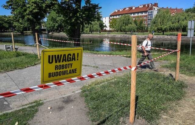 Rowerzystom trudno poruszać się po Babiej Wsi. Od dwóch miesięcy zamknięta jest również ścieżka rowerowa za Operą Nova nad Brdą