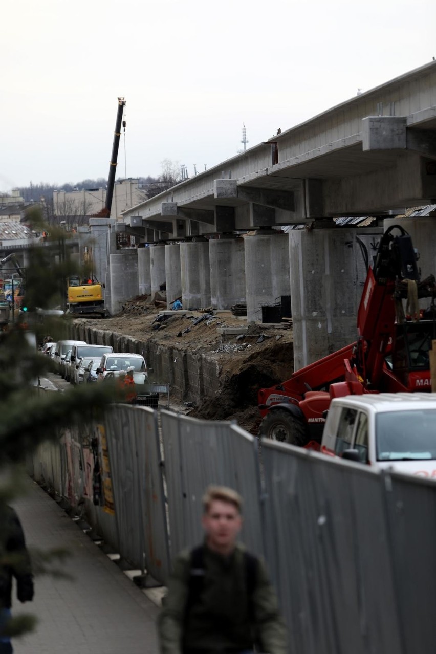 Krakowianie wskazują, jak powinien wyglądać teren pod powstającymi estakadami. A kolejarze i urzędnicy wciąż rozmawiają