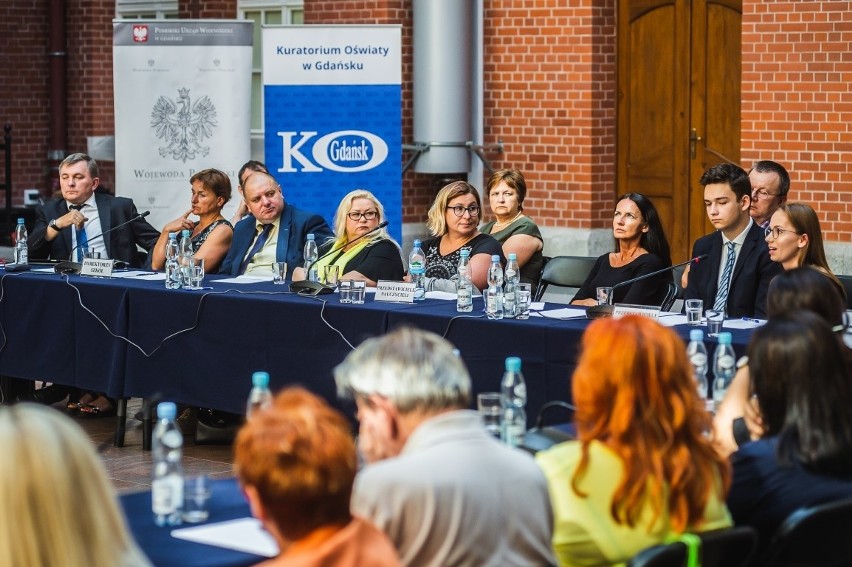 Pomorski Okrągły Stół Edukacyjny w Gdańsku. Debata na temat...