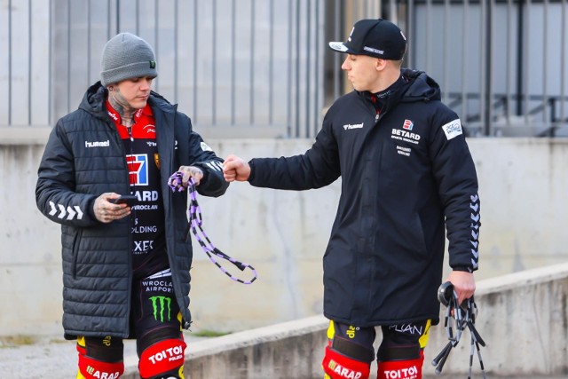 Tai Woffinden (z lewej) i Bartłomiej Kowalski