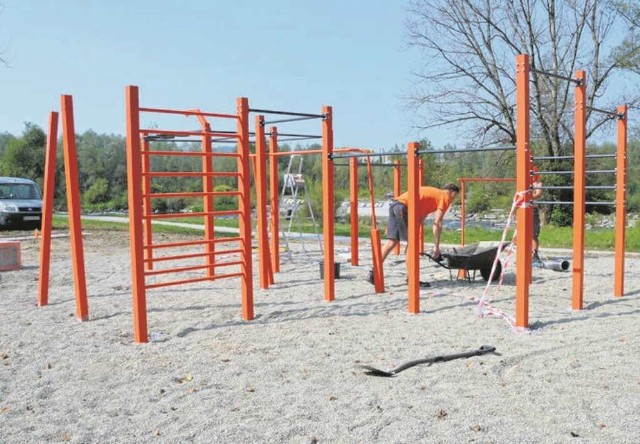 Fit park przy dolnym jazie. Wczoraj brakowało urządzeń do ćwiczeń