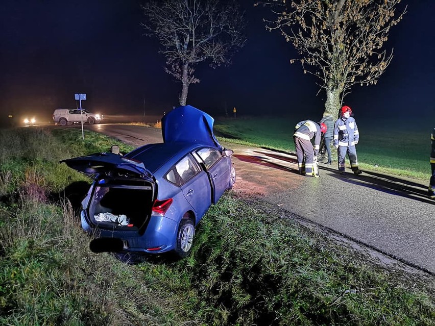 Lipowy Dwór: Wypadek samochodu osobowego. Droga była całkowicie zablokowana przez 2 godziny [ZDJĘCIA]