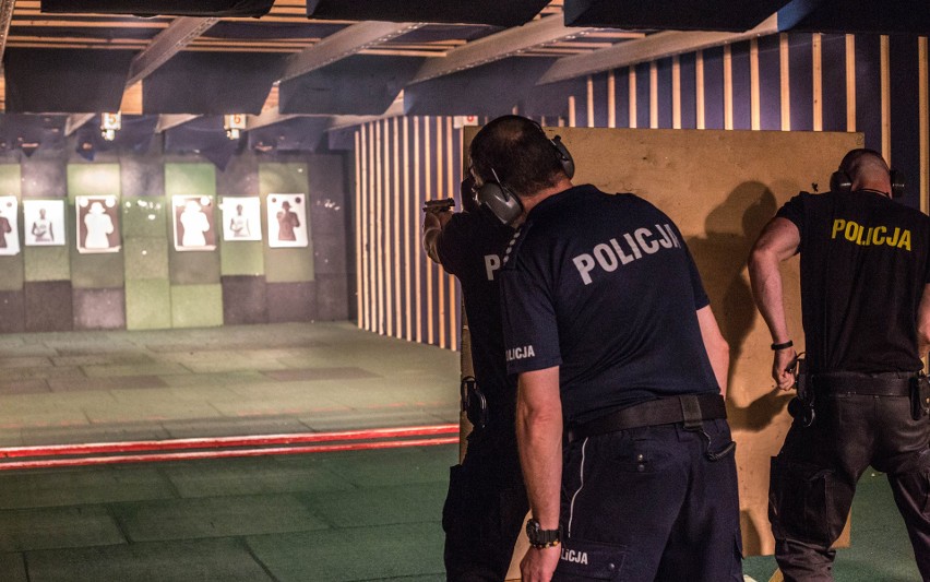 Kraków. Można postrzelać, poćwiczyć, poczytać. Zobaczcie, co skrywają wnętrza siedziby małopolskiej policji [ZDJĘCIA]