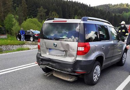 DK 75. W Roztoce Wielkiej dwa auta zderzyły się w samo południe