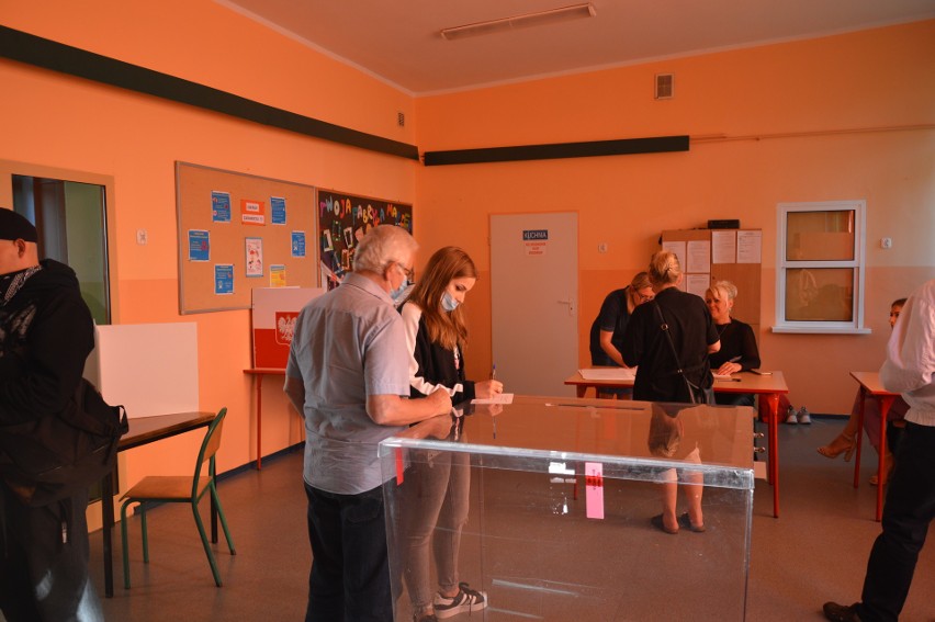 Opolanie już głosują w drugiej turze wyborów prezydenckich. Komisje zostały otwarte o godzinie 7:00