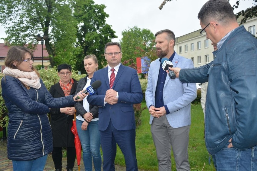 Słabo to widzę... - Andrzej Szejna o zakupie ziemi od Kościoła przez premiera Mateusza Morawieckiego