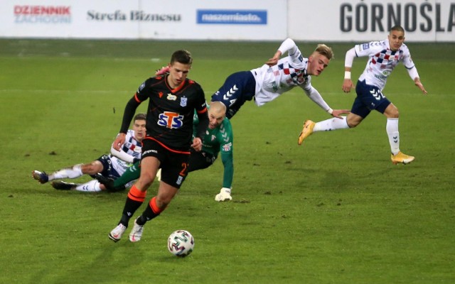 Filip Szymczak pod koniec lipca przedłużył umowę z Kolejorzem, która będzie obowiązywać do końca czerwca 2025 roku. W piątek piłkarz podpisał dokumenty i związał się umową z GKS Katowice.