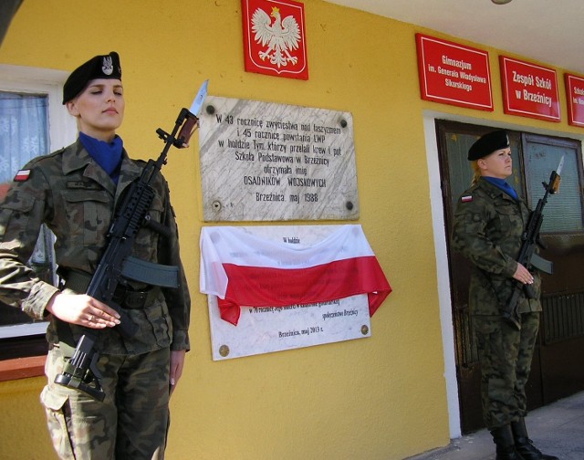 Tablica poświęcona gen. Sikorskiemu.