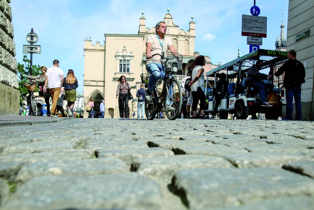 Podziemny przewiert dla przewodu ciepłowniczego zostanie poprowadzony od ul. Brackiej do Sukiennic