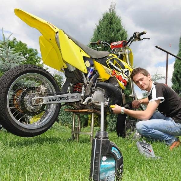 - Raz na jakiś czas warto motocykl oddać do renomowanego serwisu - mówi Grzegorz Draguła.