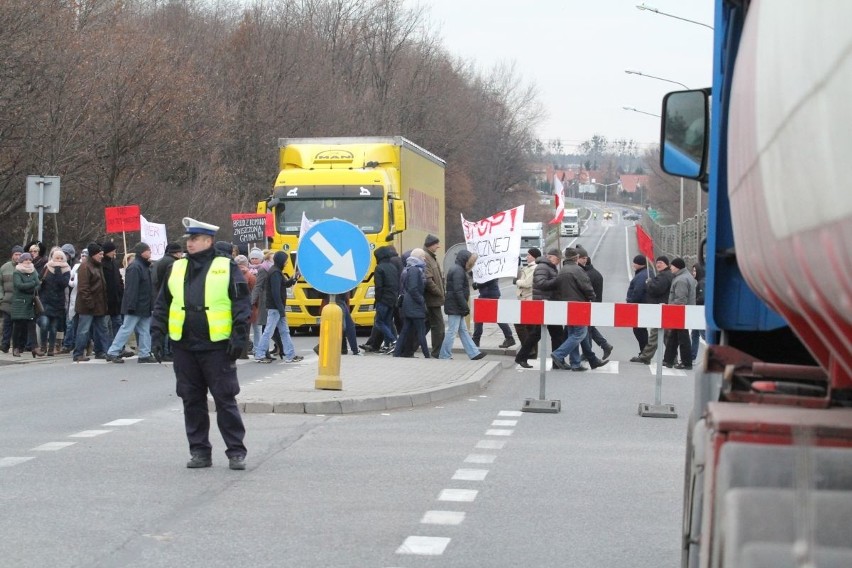 Protest przeciwko budowie fabryki silników Lufthansy pod...