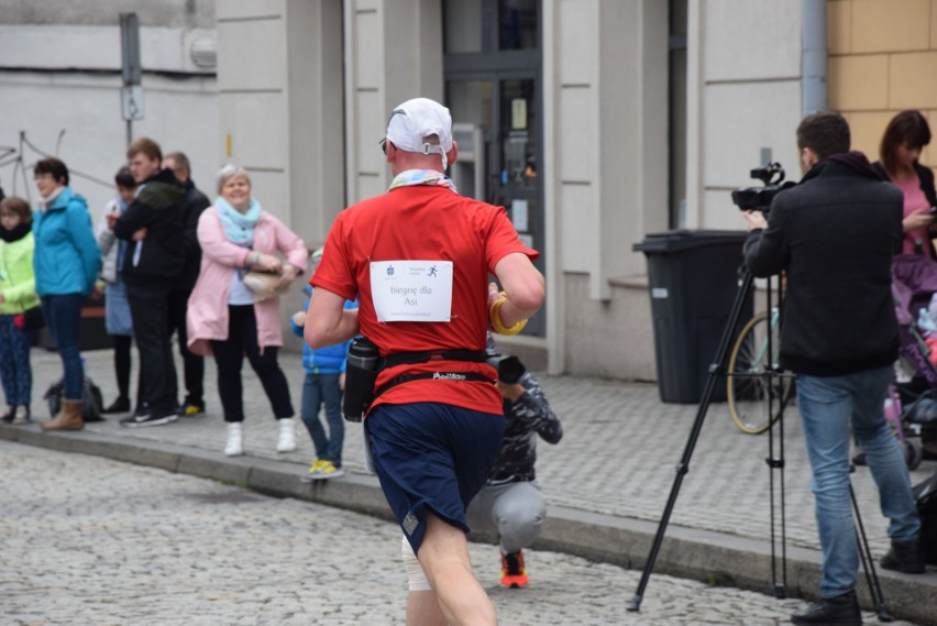 II Tarnogórski Półmaraton: Ponad 300 osób pobiegło dla Asi