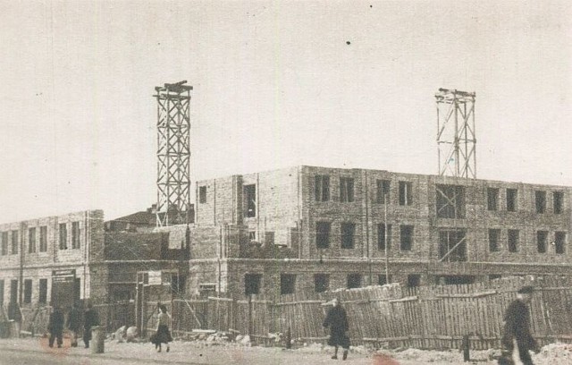 Budowa hotelu Cristal. Około 1950 roku. Ze zbiorów Muzeum Podlaskiego w Białymstoku