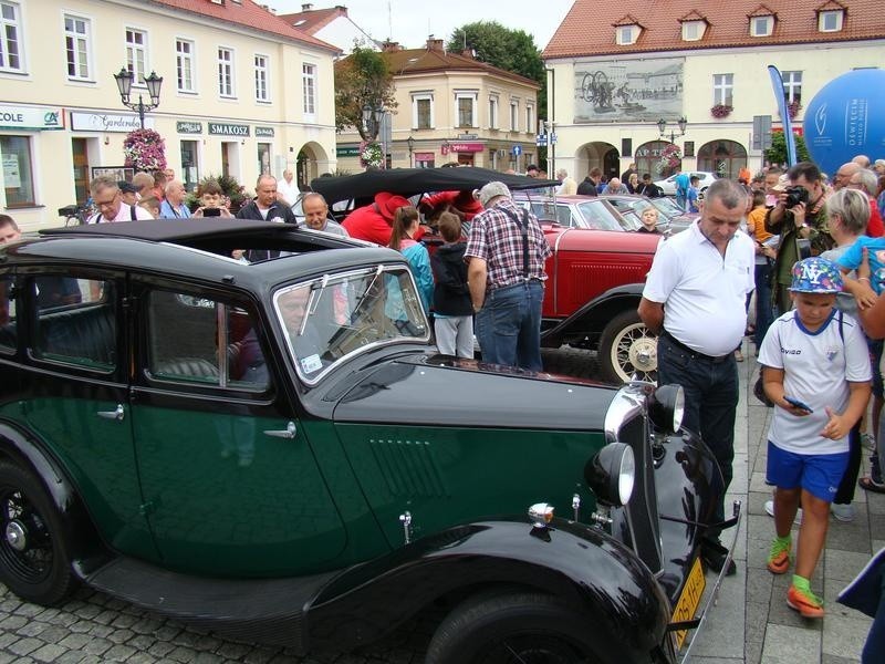 Czar dawnych samochodów. Zlot zabytkowych pojazdów na Rynku w Oświęcimiu