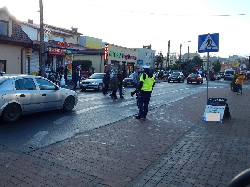 Radziejowscy policjanci kontrolowali bazar, czuwali nad pieszymi - obserwując z drona