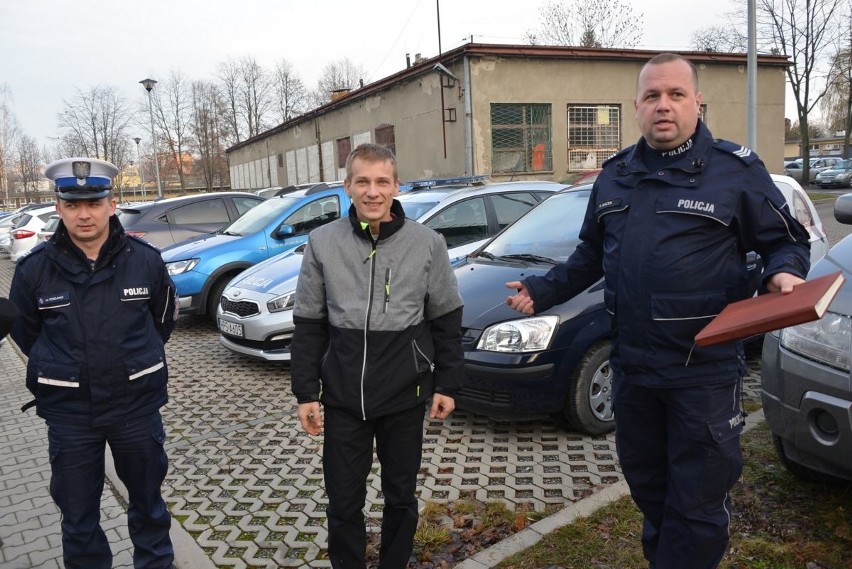 Policjanci eskortowali w Kielcach rodzącą kobietę w zagrożonej ciąży!