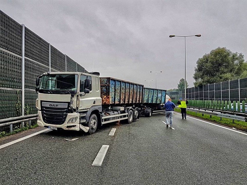 Przewrócona cysterna na A4 zablokowała część Krakowa