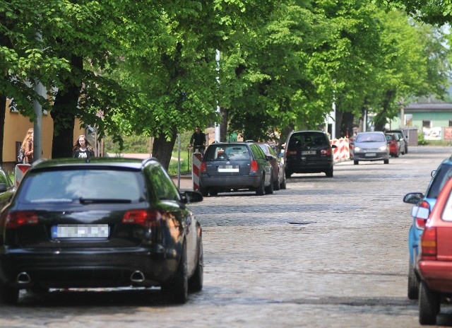 Wzdłuż ul. Kościuszki do wycięcia wyznaczono 43 lipy. Miasto twierdzi, że ma wszystkie konieczne zezwolenia i że nie da się przeprowadzić remontu bez wycinania drzew. Sprzeciwia się temu część mieszkańców miasta.