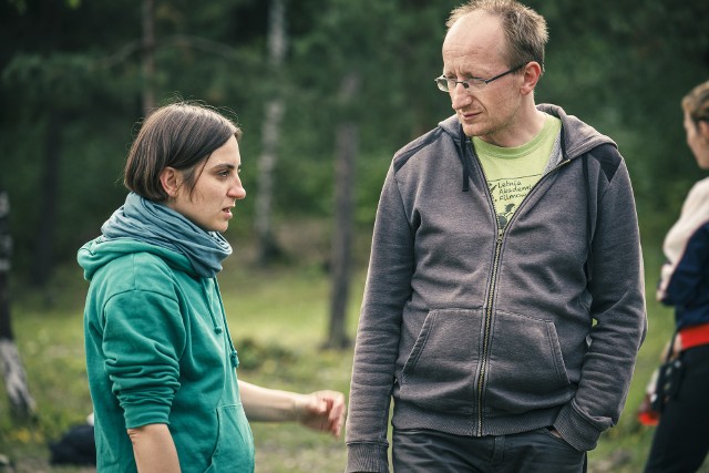 Tomasz Jurkiewicz (z prawej) podczas prac nad filmem "Każdy ma swoje lato" w podkrakowskiej Trzebini