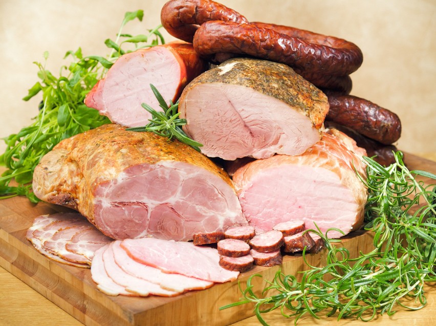 Szczególnie niezdrową grupą produktów mięsnych są wędliny, w...