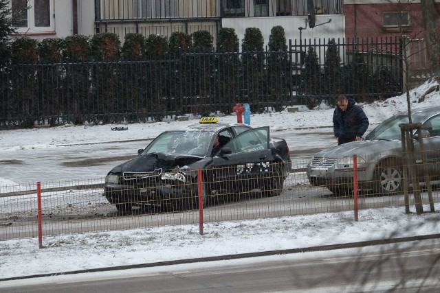 W czwartek, około godz. 16, na ulicy Żeromskiego w Białymstoku doszło do kolizji.Zobacz też: Wypadek na Nowym Mieście. Na Pułaskiego zderzyło się pięć aut
