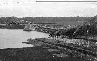 Zniszczony most na Bugu (zdjęcie z czasów okupacji niemieckiej)