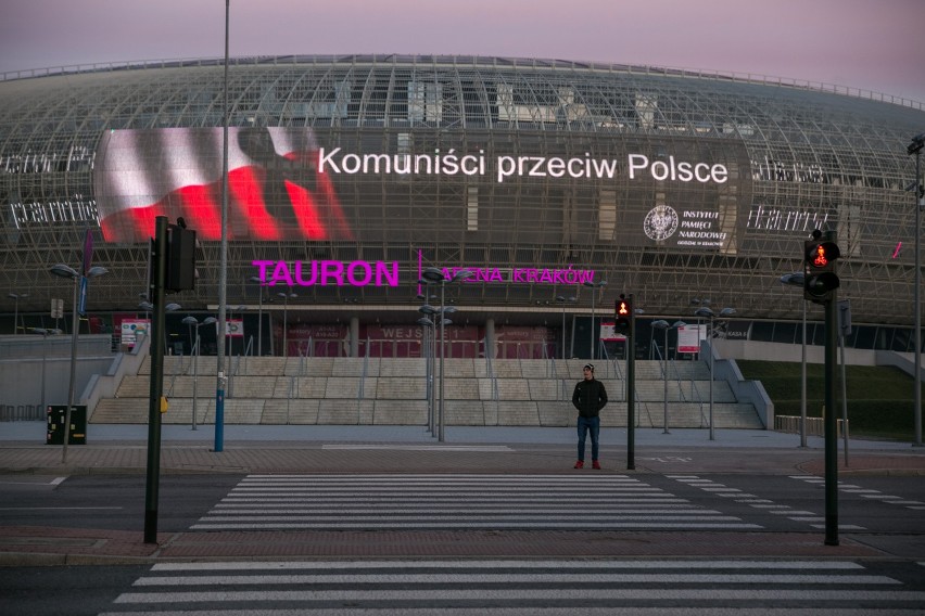 Iluminacja z okazji rocznicy wprowadzenia stanu wojennego.