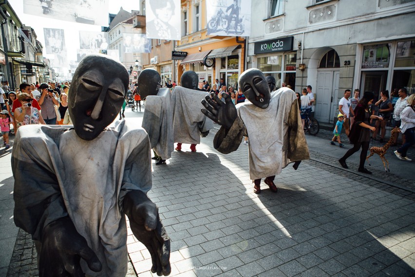 Dziś zakwitnie kwiat paproci. Niezwykły festiwal w Chełmnie [ZDJĘCIA]