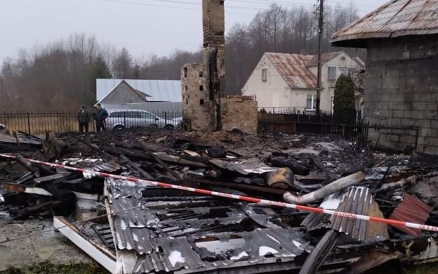 Tragiczny pożar w miejscowości Szorce. Spłonęły dwa domy. Potrzebna pomoc pogorzelcom (zdjęcia)