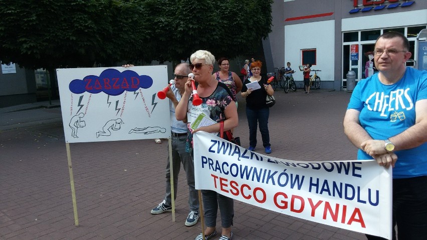 Pikiety związkowców pod marketami Tesco w Częstochowie