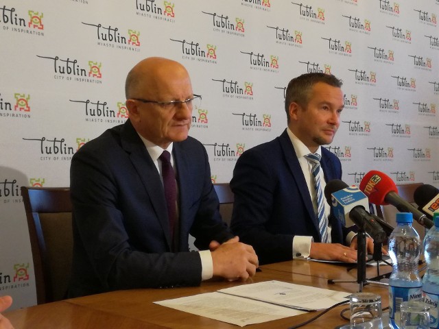 Raport „Potencjał inwestycyjny Lublina” zaprezentowano w środę. Na zdjęciu (od lewej) prezydent miasta Krzysztof Żuk oraz prezes Antala Artur Skiba
