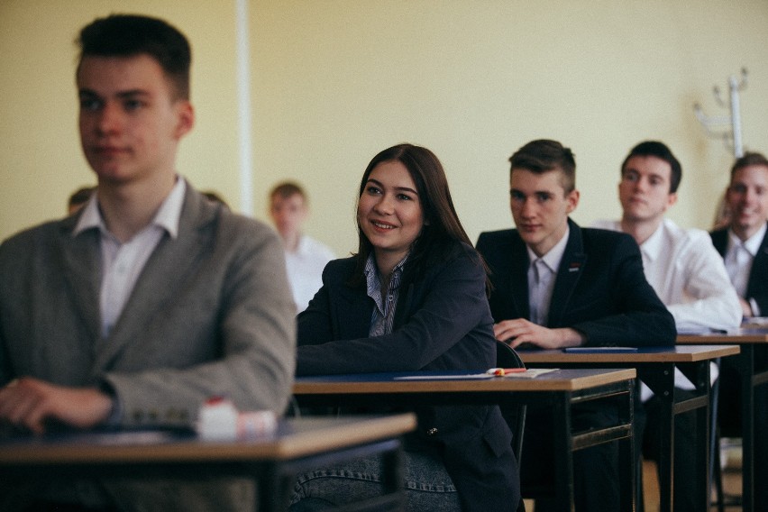 Dzisiaj uczniowie piszą próbny egzamin gimnazjalny z części...