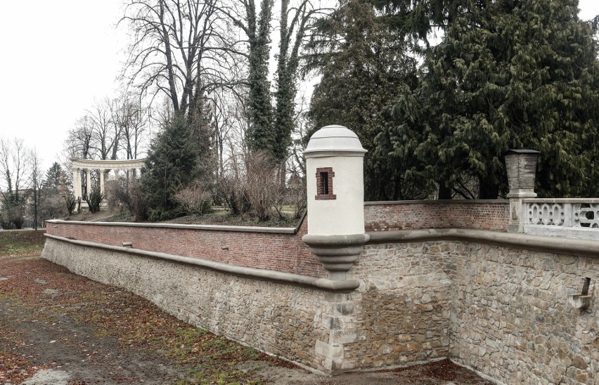 Park wewnętrzny przy zamku z Łańcucie już biletowany.