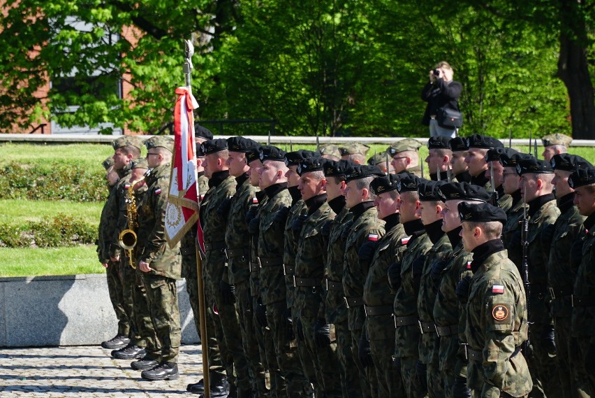 Przed pomnikiem Armii Poznań zorganizowano uroczyste obchody...