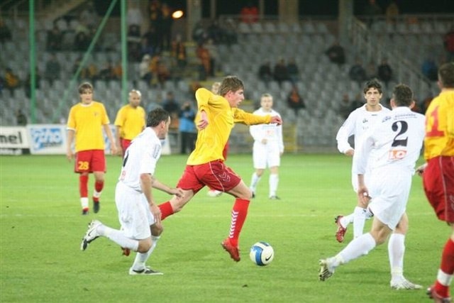 W meczu ligowym Korona pokonała w Kielcach Górnika Łęczna 1:0. Jak będzie w sobotę w sparingu? Na zdjęciu z piłką Jacek Kiełb.