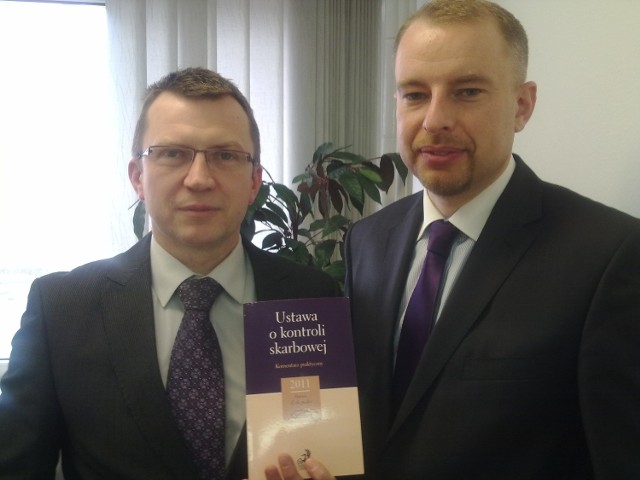 To druga już pozycja wydawnicza Dariusza Zalewskiego (od lewej) i Andrzeja Meleziniego poświęcona kontroli skarbowej.