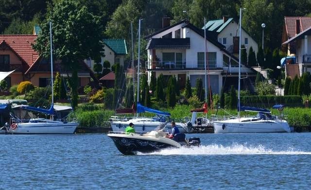 Bez ograniczeń mocy będzie można pływać po Zalewie Koronowskim w godzinach 10-19. Tak wynika ze wstępnego projektu uchwały