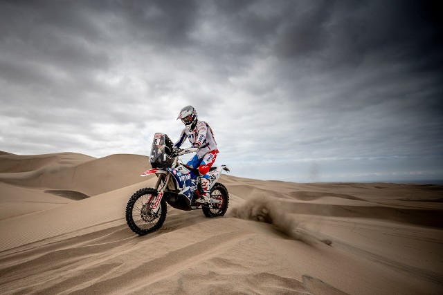 Maciej Giemza jest coraz bliżej miejsca w pierwszej dwudziestce. Dziś ósmy etap 41. Rajdu Dakar.