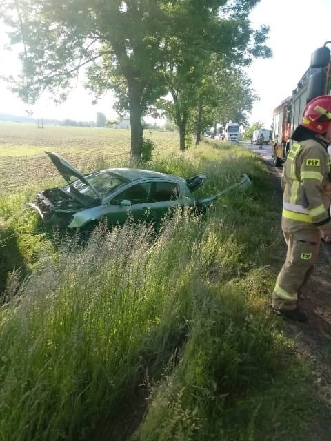 W Mariankach k. Rypina osobowe auto wypadło z drogi