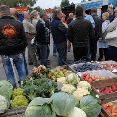 Niektórzy handlowcy nie godzą się z proponowanymi zmianami. - To co, teraz mamy iść na zielona trawkę - sugerowali wzburzeni na przedwczorajszym spotkaniu.