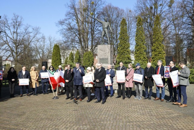 Jak powiedział Sławomir Wróbel, kandydat na prezydenta Tych,  kluczem dla niego są mieszkańcy, a hasłem wyborczym „Prezydent dla mieszkańców”.