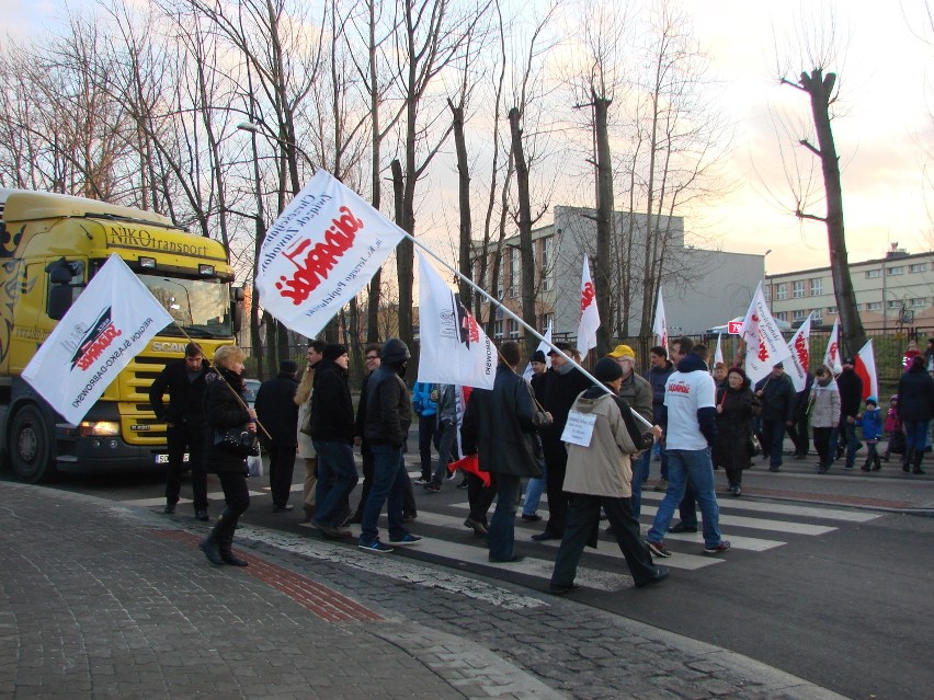 Strajk na Śląsku: Górnicy blokowali drogę w Mysłowicach. Tłumów jednak nie było [ZDJĘCIA]