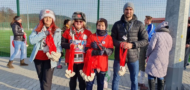 Marszobieg w Nowinach przyciągnął an stadion ponad 200 osób