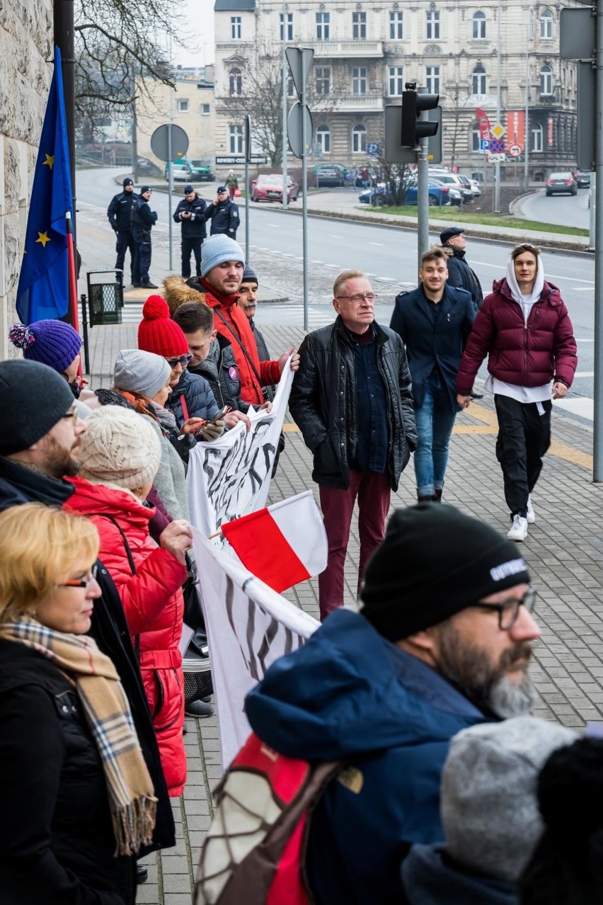 W Bydgoszczy cyklicznie organizowane są protesty przeciwko...