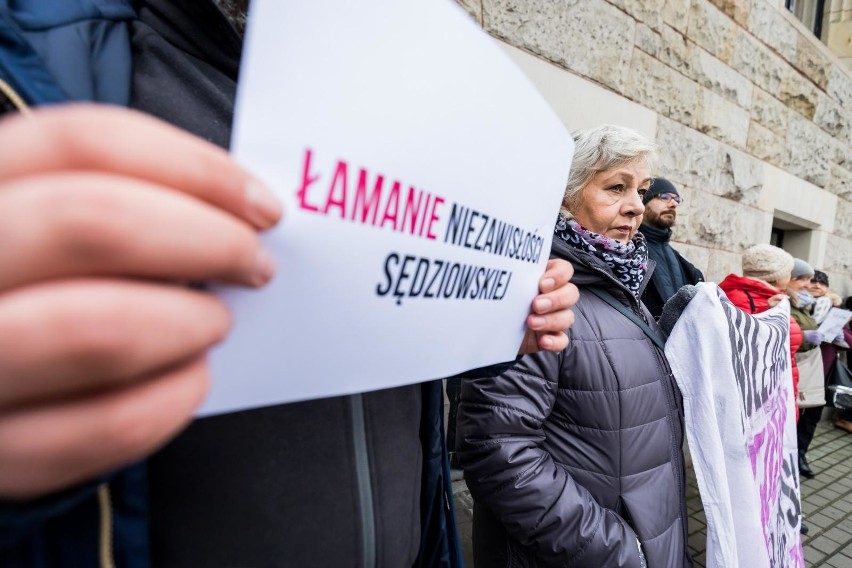 W Bydgoszczy cyklicznie organizowane są protesty przeciwko...