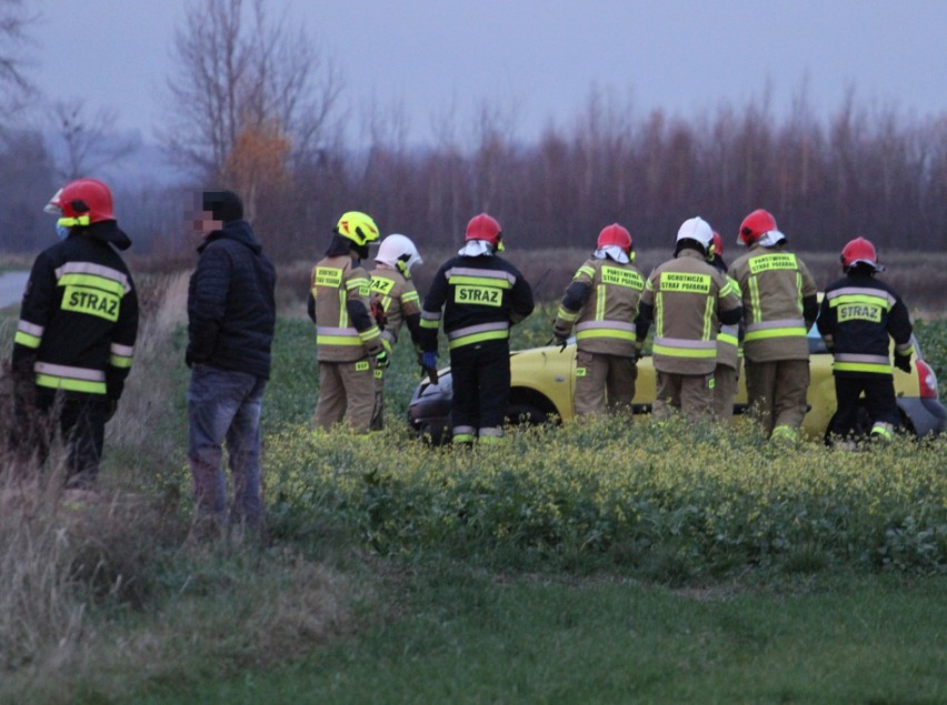 Samochód dachował przy drodze w Trześni. Kierowca wyszedł ze zdarzenia bez szwanku (ZDJĘCIA)