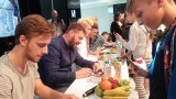 Aktorzy serialu Rodzinka.pl w Plejadzie w Sosnowcu: Kożuchowska, Musiał i Karolak dawali autografy