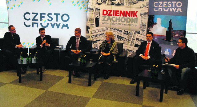 W debacie wzięli udział (od lewej): Piotr Grzybowski, Piotr Świtalski, prezydent Krzysztof Matyjaszczyk, Elżbieta Ferenc oraz Adam Siwek