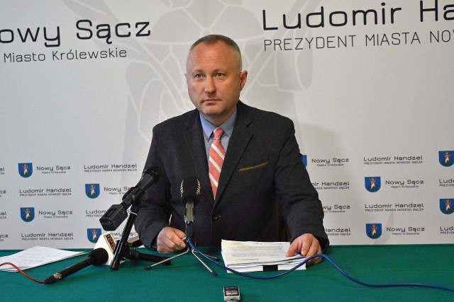 Prezydent Ludomir Handzel jest zaskoczony faktem, że odwołano sesję Rady Miasta Nowego Sącza